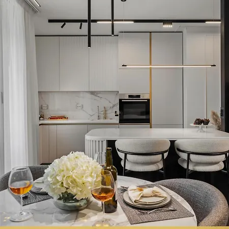 Mido Bird Luxury With Private Parking & Self Check-in Apartament