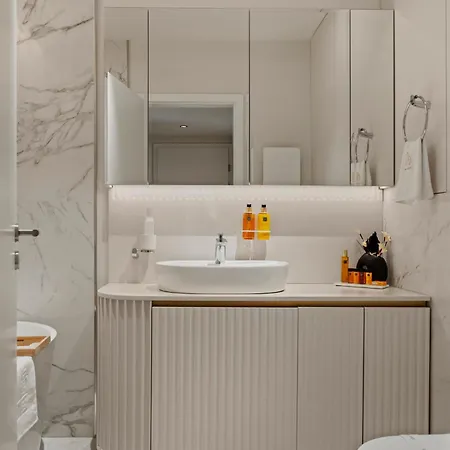 Apartment Mido Bird Luxury With Private Parking & Self Check-in