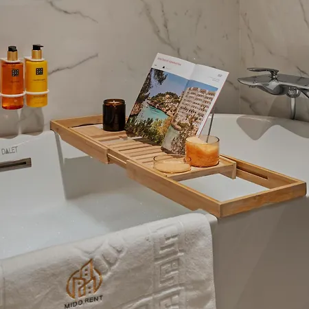 Апартаменты Mido Bird Luxury With Private Parking & Self Check-in *