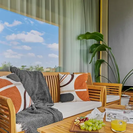 Апартаменты Mido Bird Luxury With Private Parking & Self Check-in *