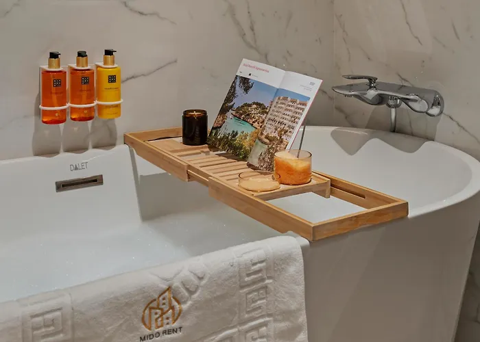 Апартаменты Mido Bird Luxury With Private Parking & Self Check-in *