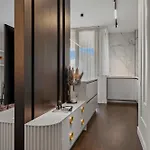 Mido Bird Luxury With Private Parking & Self Check-in Bukarest