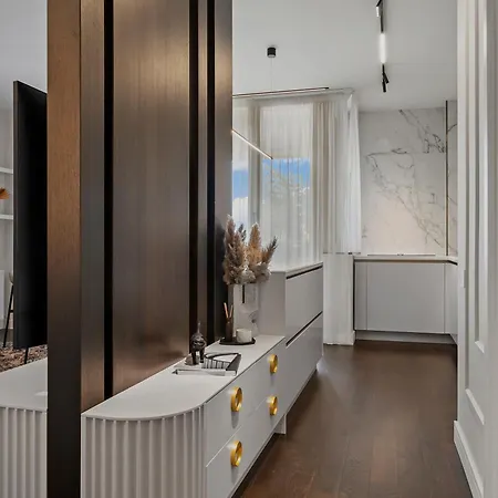 Mido Bird Luxury With Private Parking & Self Check-in Bukarest